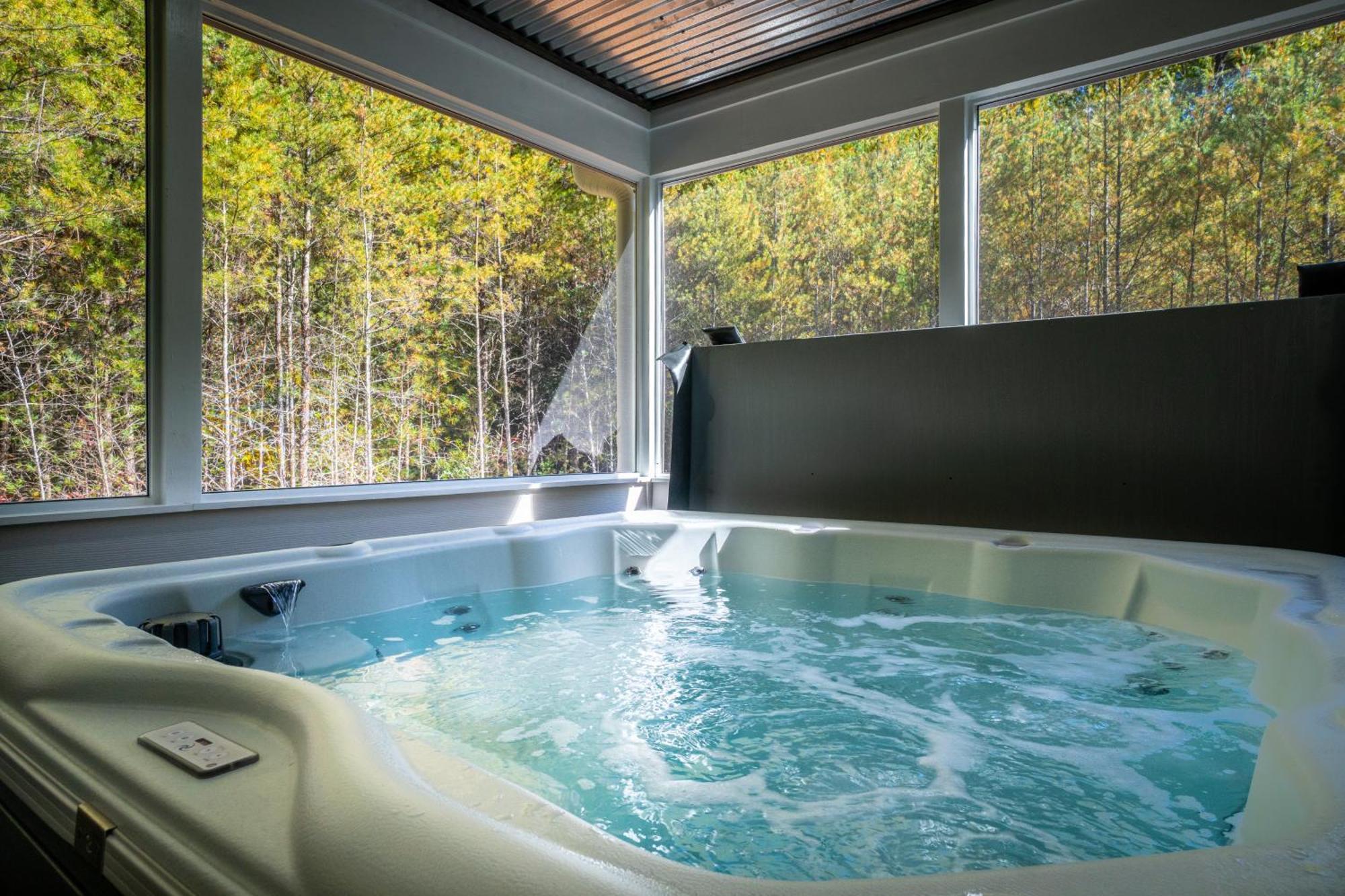 Par-Tee Haus I- Game Room & Hot Tub-Walk To Helen Ngoại thất bức ảnh